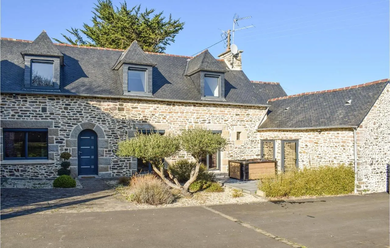 Holiday home 3 Bedroom Stunning Home In Plouezec France