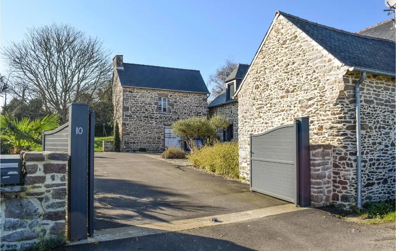 Holiday home 3 Bedroom Stunning Home In Plouezec