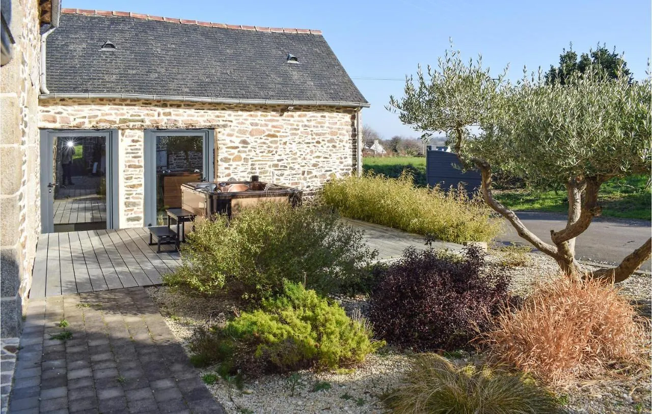 Holiday home 3 Bedroom Stunning Home In Plouezec