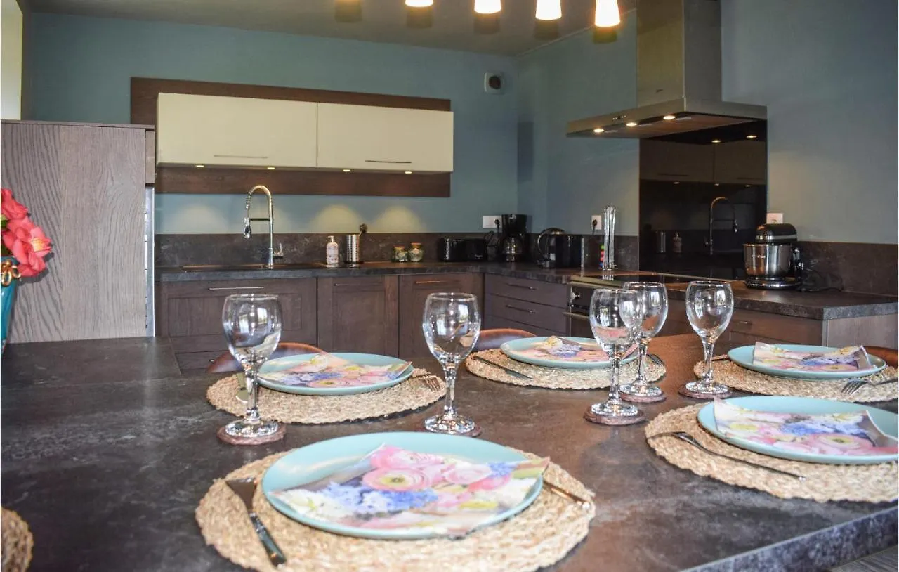 3 Bedroom Stunning Home In Plouezec 0*,