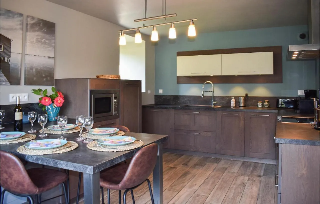 Holiday home 3 Bedroom Stunning Home In Plouezec