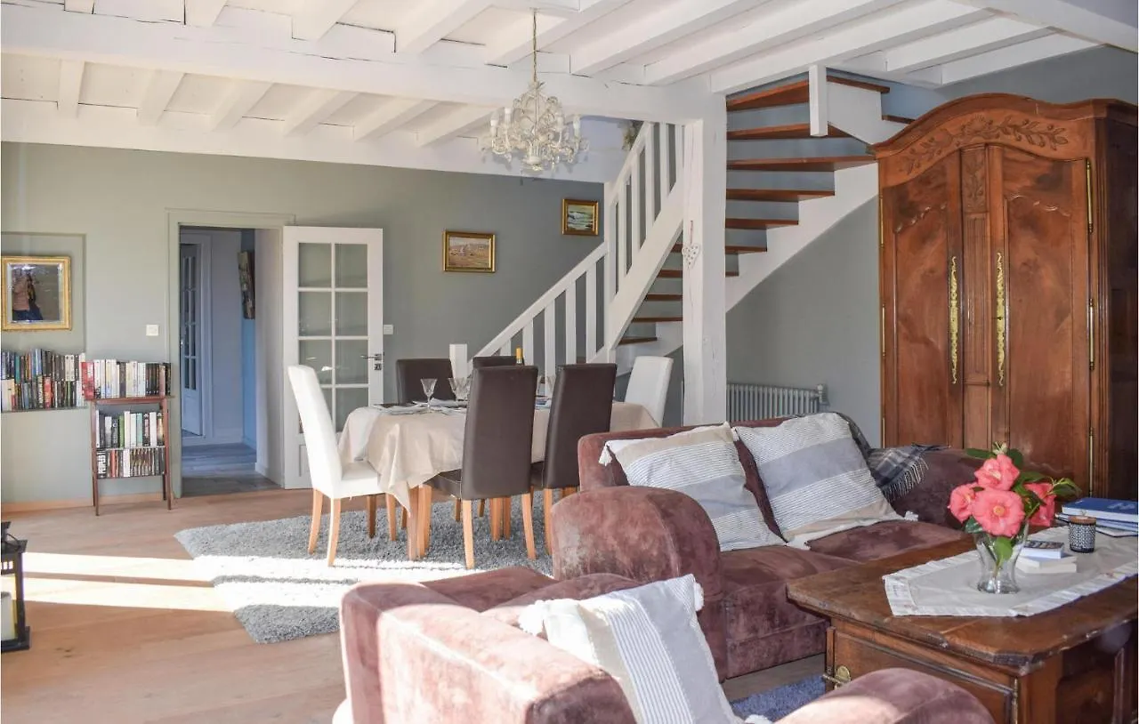 Holiday home 3 Bedroom Stunning Home In Plouezec