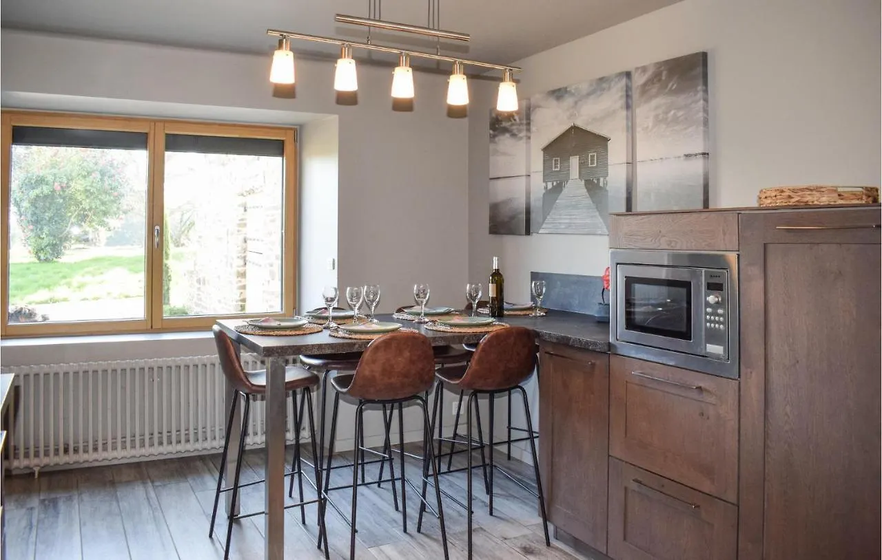 Holiday home 3 Bedroom Stunning Home In Plouezec