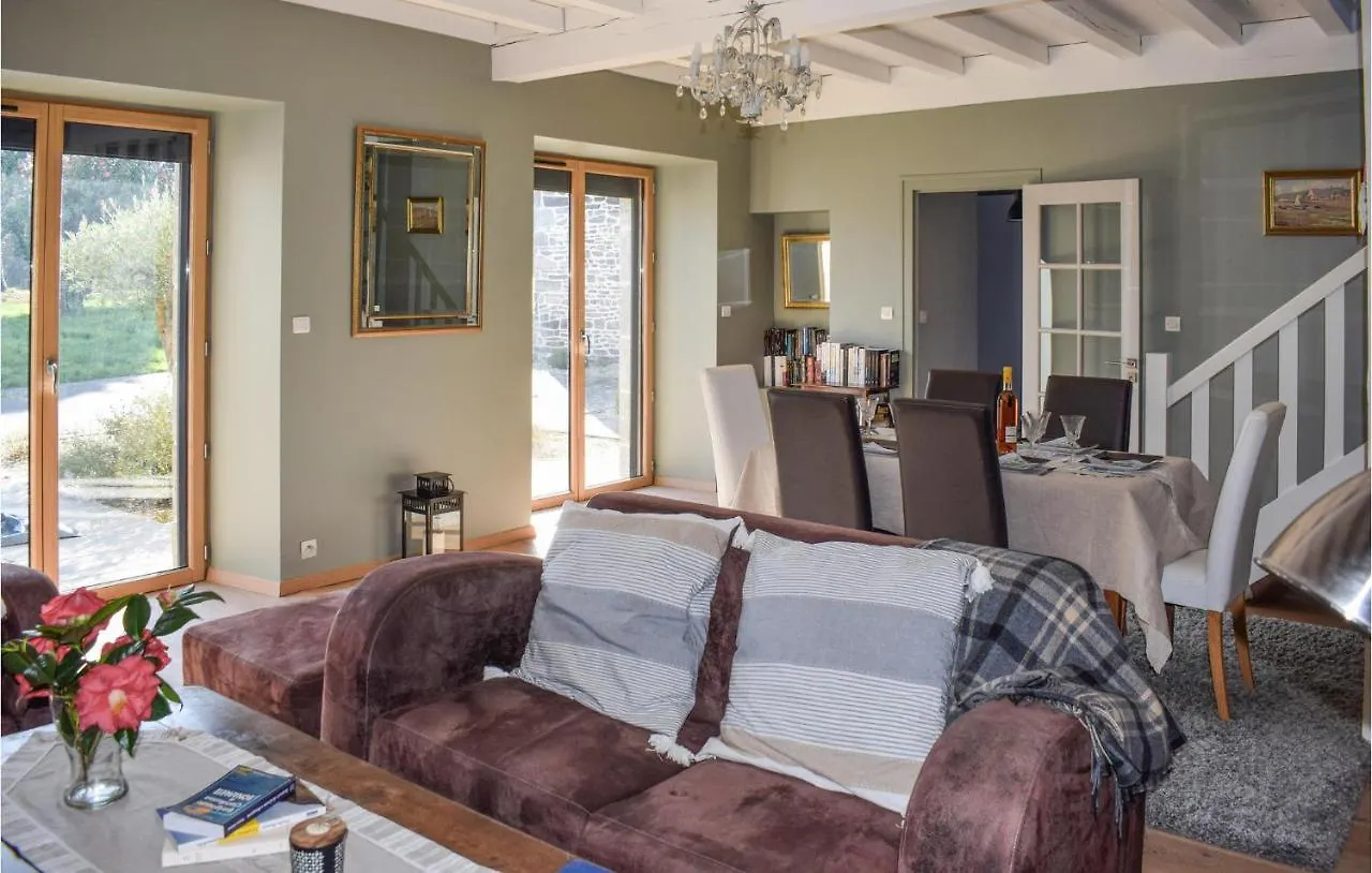 3 Bedroom Stunning Home In Plouezec