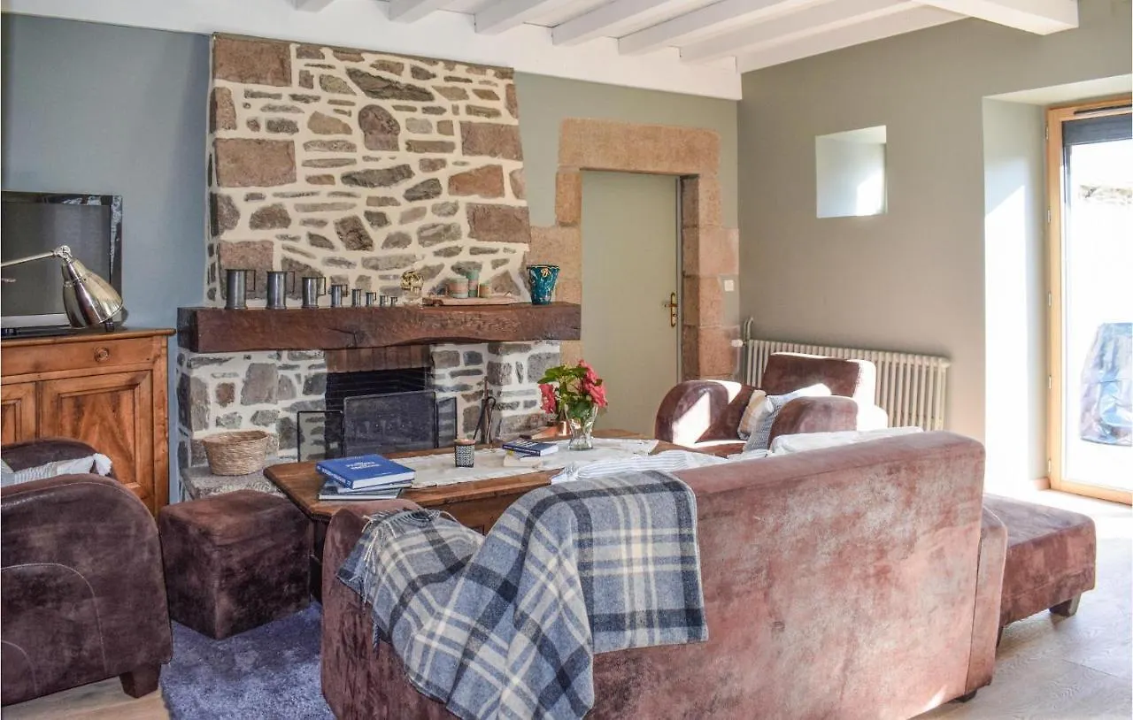 Holiday home 3 Bedroom Stunning Home In Plouezec