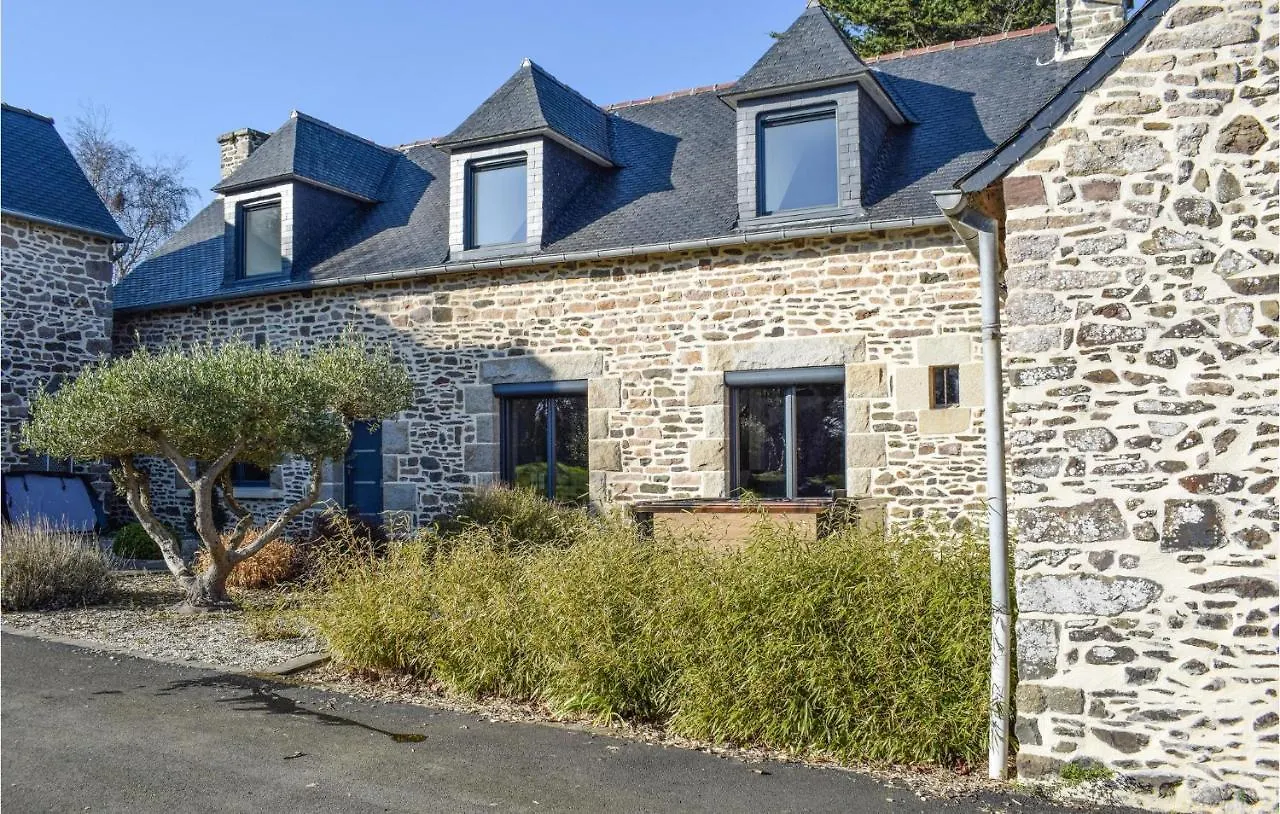 3 Bedroom Stunning Home In Plouezec Holiday home